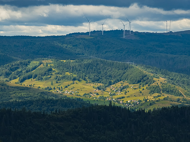 Ukrajina se chystá na další zimu, mnohé domácnosti rozsvěcují i české firmy