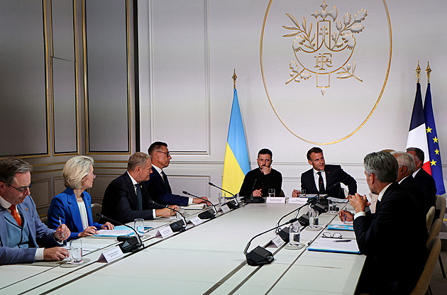 Záruky pro Ukrajinu. Do mírových jednotek chce přes dvacet zemí, oznámil Macron