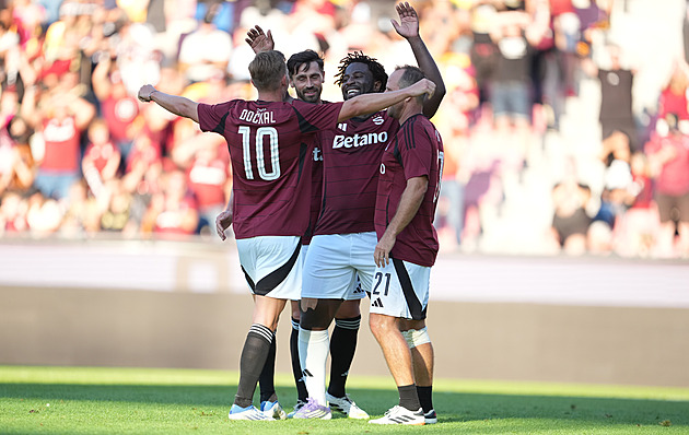 OBRAZEM: Neúnavný střelec a Bonyho dojemné loučení. Jaký byl zápas legend?