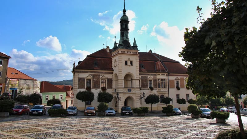 Unikátní nález na Brněnsku: Archeologové v Tišnově odhalili dřevěné potrubí z 19. století