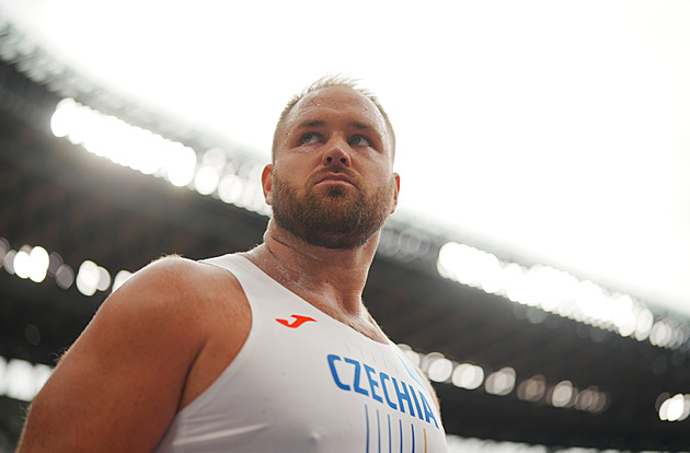 Koulař Staněk postoupil do finále MS, po zranění uspěl i rekordman Crouser