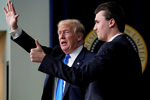 Spolky kritizují Trumpa za zneužití Kirkovy smrti, televize přerušila show kvůli zmínce