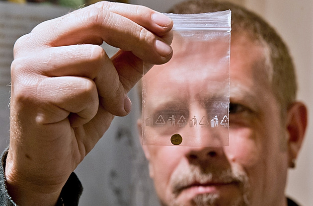 Unikátní naleziště vydalo stovky keltských mincí, lokalitu archeologové tají