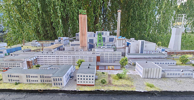 OKD si nechaly udělat model Dolu ČSM. Čítá 200 budov, trubky jsou z uchošťourů