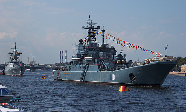 U Dánska tajně zakotvila ruská vojenská loď. A pak začaly trable s drony...