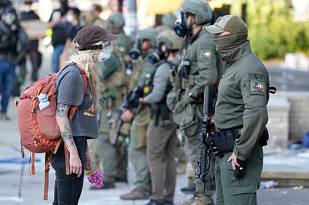 Je to peklo, kde zuří válka, řekl Trump o Portlandu. Další město, kam posílá armádu