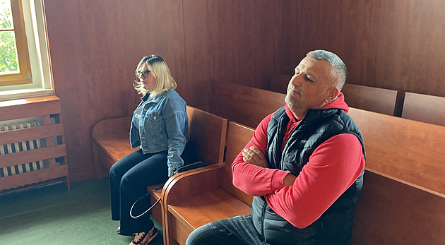 Další expertiza. Soudy řeší nabourané bentley Limberského už několik let