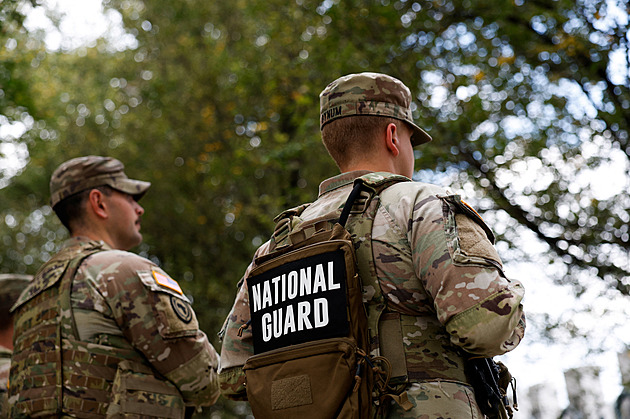 Trump vyslal 300 členů Národní gardy do Chicaga, v Portlandu to soud zakázal