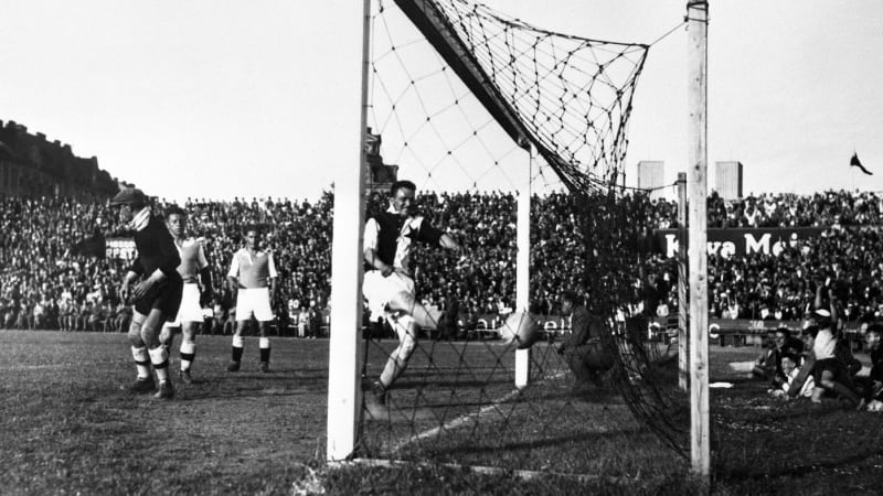 Když se z derby stala řež. Kvůli nejdrsnějšímu zápasu mezi Spartou a Slavií praskaly kosti