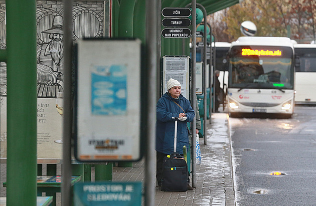 Cestování v Libereckém kraji zdraží. Roční jízdenku mohou lidé splácet