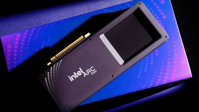 Intel nekončí se samostatnými GPU. Oficiálně oznámil první grafiku generace Celestial