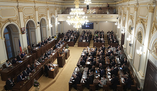 Češi chtějí lepší ekonomiku, míní průzkum. Polovina nechce podporovat Ukrajinu