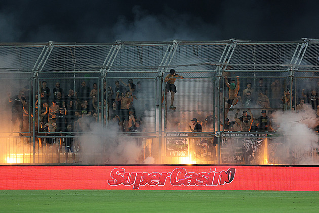 Ostuda našeho fotbalu, zní z Chorvatska. Klec v Rijece budí vášně, co zažije Sparta?