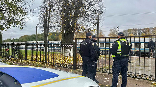 Muž na nádraží na Ukrajině odpálil granát, zabil tři ženy. Předtím chtěl za hranice
