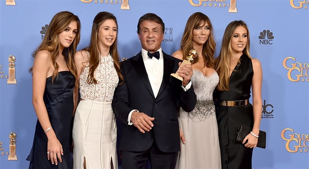 Jsou hollywoodské děti častěji trans? Stalloneho manželka má vlastní teorii