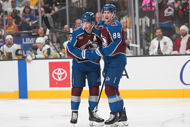 Nečas třemi body táhl Colorado k výhře proti Vegas, gól Hertla domácím nestačil