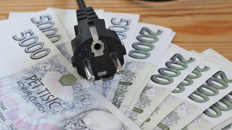 Energetický gigant se v Česku chystá statisícům zákazníků snížit cenu. Reaguje na trh