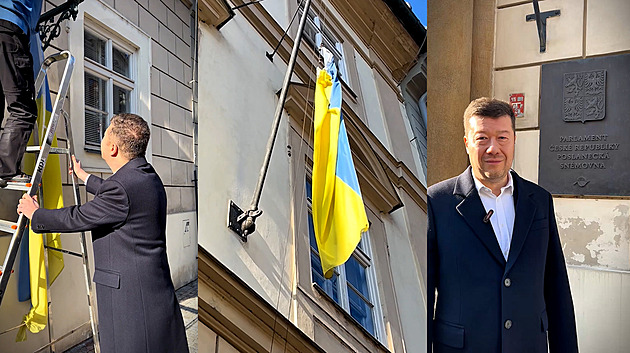 První krok ve funkci. Okamura sundal ukrajinskou vlajku z budovy Sněmovny