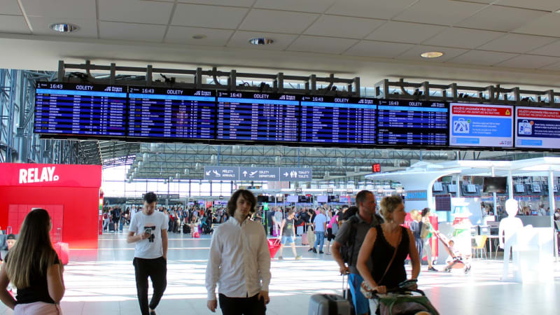 Strach nad Prahou: Let z Ruzyně postihl závažný problém. Plný boeing hodinu kroužil nad městem