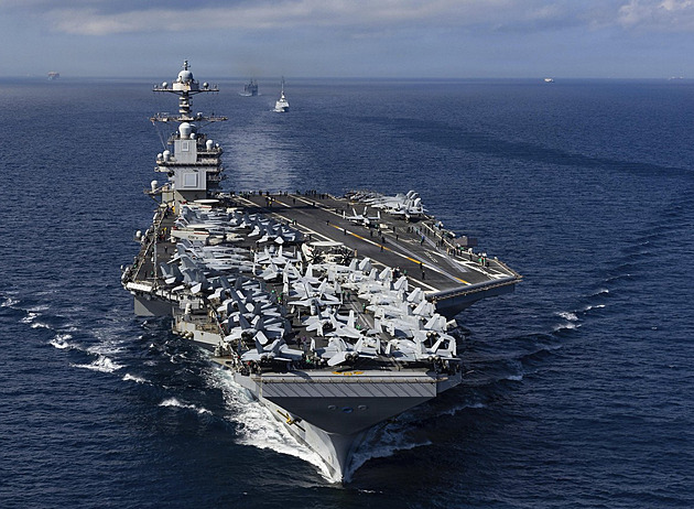 Testy elektromagnetických katapultů. Místo letadel zatím urychlují vozíky