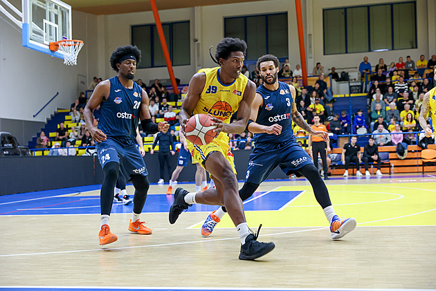 Sluneta propustila dalšího pivota. Hrubý: Nejtěžší je sehnat jedničky a pětky