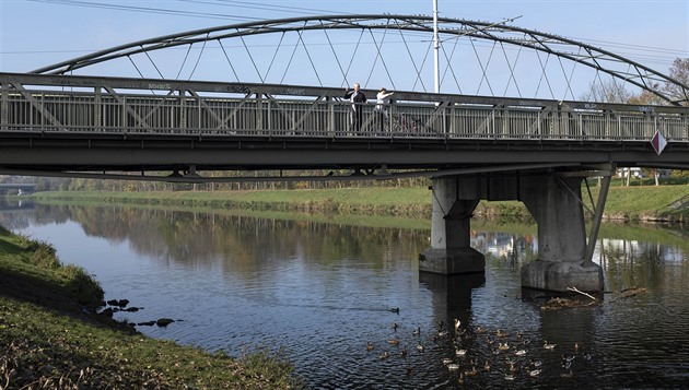 Nového mostu přes Labe se Pardubičtí dočkají snad v létě 2028, teď spílají městu