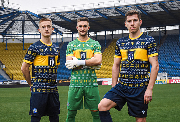 Po Neapoli i Teplice, ve vánočních dresech vyrukují na Slavii. Inspirace? Svetr