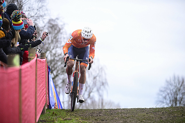 Nizozemské oslavy na cyklokrosovém MS nekončí. Van der Poel má rekordní titul