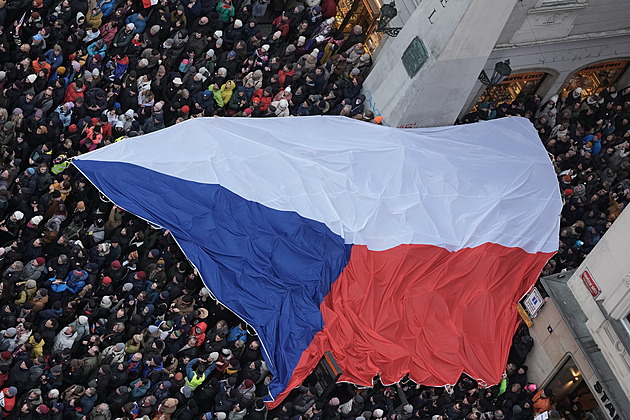 Babiš je rád za svobodu názorů. Respektujte volby, řekl Macinka k akci za Pavla