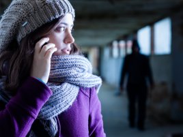 Stačí projít kolem kavárny. Nový výzkum ukazuje, že WiFi umí identifikovat lidi