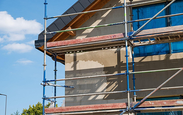 Po pádu z lešení ve Veselí nad Lužnicí si vážně zranil hlavu, resuscitace nepomohla