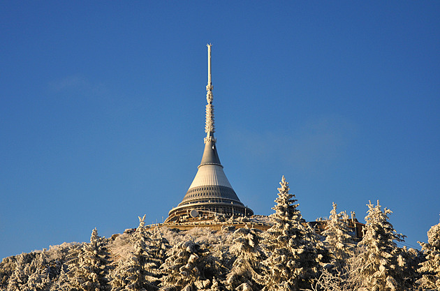 O Ještědu je rozhodnuto, ikonický vysílač s hotelem koupí kraj. Oznámil i cenu