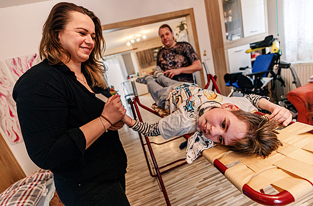 Zatajila sestra v porodnici upuštění dítěte? Soud dál řeší kauzu postiženého Káji