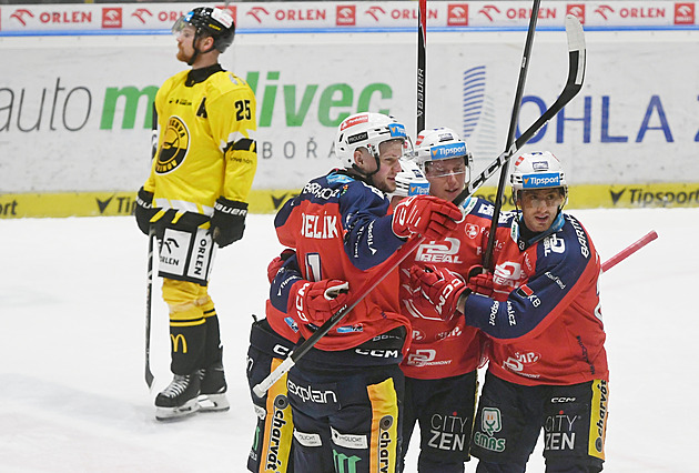 ONLINE: Pardubice v Litvínově vedou. Plzeň prohrává na Spartě, Třinec v Brně