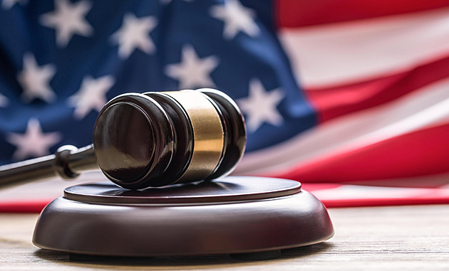 Jak vrátit 166 miliard dolarů z vybraných cel. Soud to řeší za zavřenými dveřmi