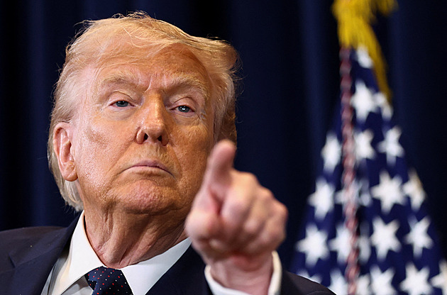 Ropa po Trumpových výrocích prudce zlevnila. Trhy vyhlížejí konec války