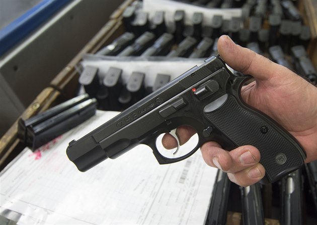 Společnost Colt CZ plánuje vstup na burzu v Amsterdamu, rozhodnou její akcionáři