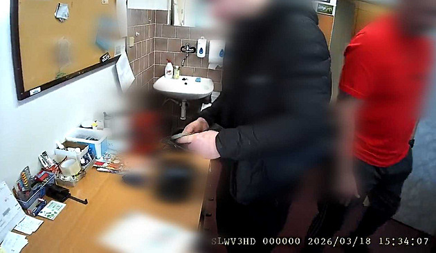 Roztržitý muž ztratil peněženku naditou 107 tisíci, nebylo to poprvé