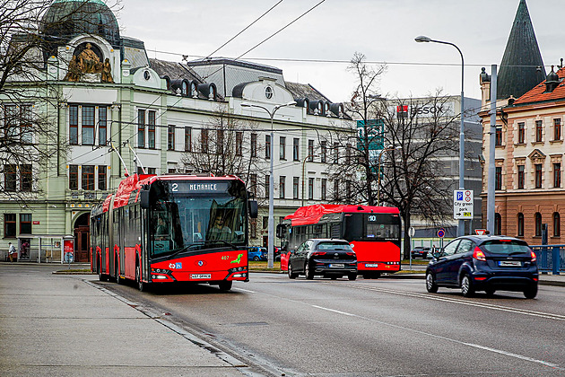 Dražší jízdenky, rušení linek. Kraje a města hledají úspory kvůli zákonu o DPH