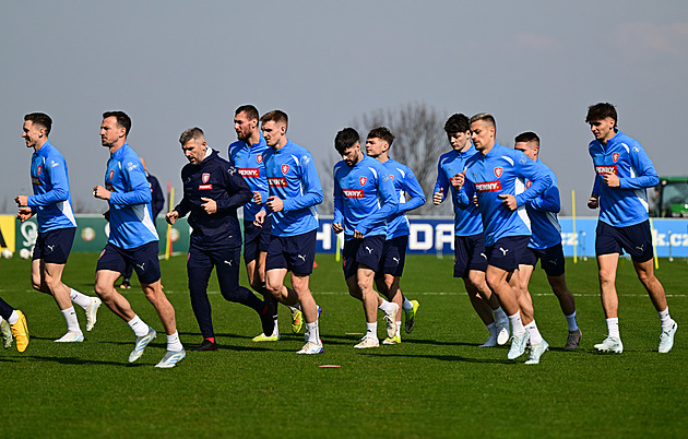 ONLINE: Česko - Irsko, ofenzivní sestava bez Součka, na hrotu je s Schickem i Chorý