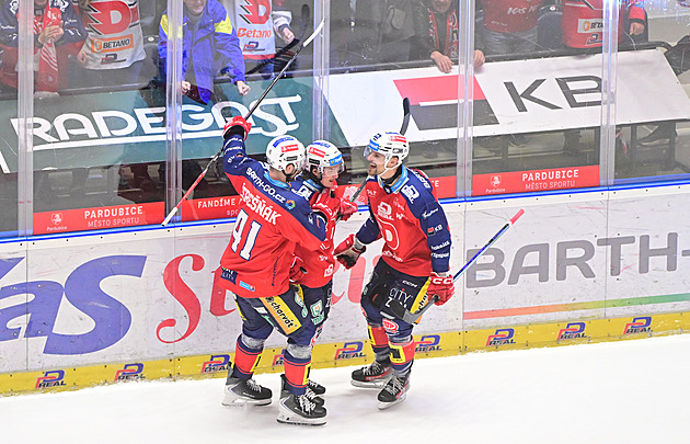 ONLINE: A další gól Pardubic, Sparta ztrácí už o tři góly. Třinec opět vede s Vary