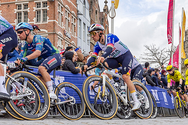 Ne, Evenepoel do Roubaix nepojede. Už novinářům nelži, kárá ho bývalý šéf