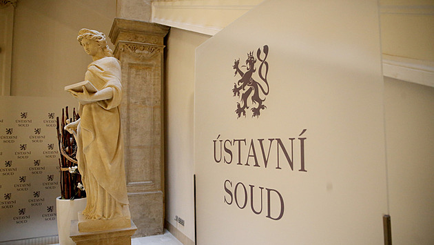 Znásilněné dívce soud výrazně snížil odškodnění, po zásahu ÚS rozhodne znovu