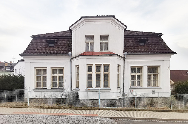 Vila je okouzlila, pak přišel šok. Podívejte se, s čím vším majitelé bojovali