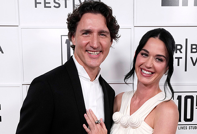 Katy Perry a Justin Trudeau poprvé na červeném koberci. Spekuluje se o miminku