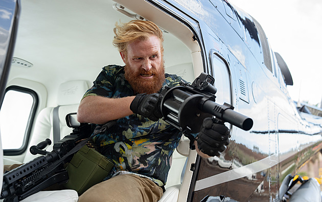 RECENZE: Kdysi jiskřivý Guy Ritchie skončil v opravdové Šedé zóně akčního žánru