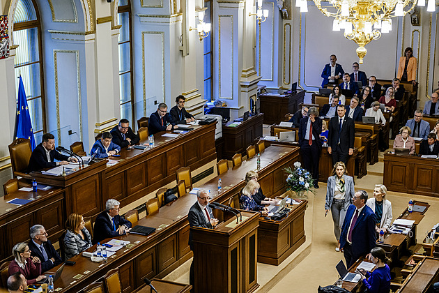 Poslanci mají jednat o neplacení výživného, ke schůzi vystupuje TOP 09