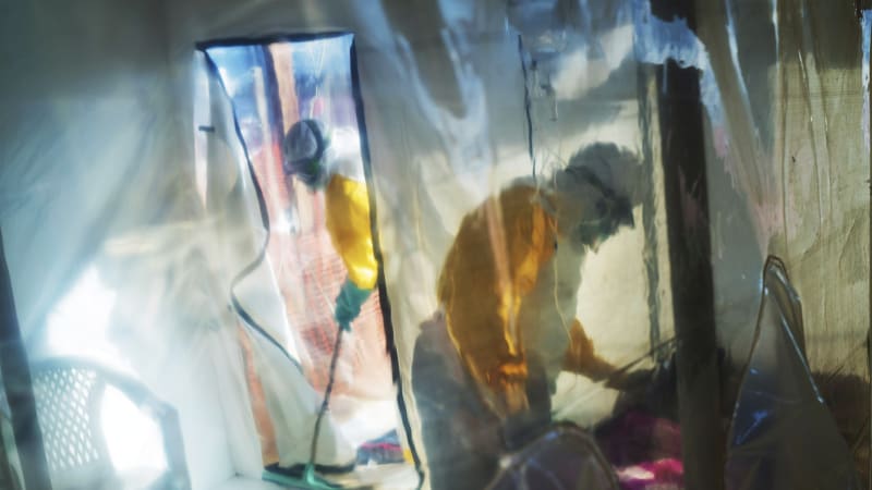 Ebola už je v Evropě: První potvrzený případ hlásí Francie. Pacient skončil v izolaci