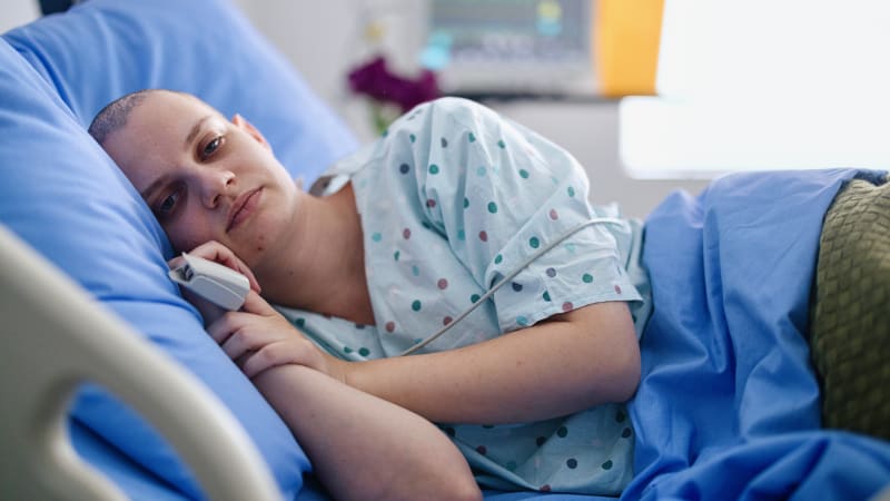 Znepokojivá zpráva vědců. Část lidí je rakovinou ohrožena výrazně víc, než se předpokládalo